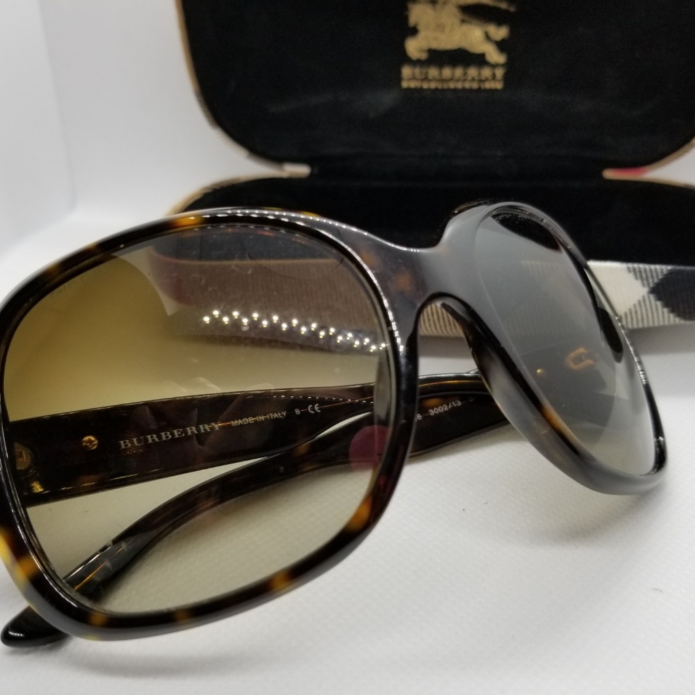 Burberry Women's B 4058 Sunglasses(SOLD) - Picture 2 of 8